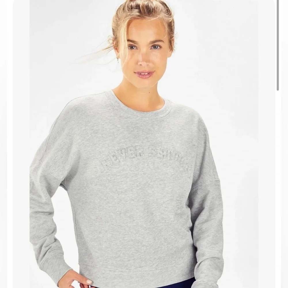 Fabletics Women's Large Gray Sweatshirt Never Settle Graphic Pullover